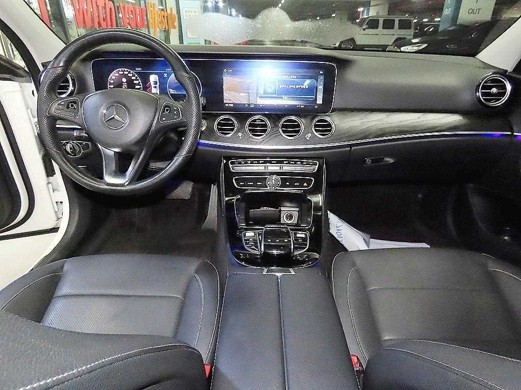 벤츠 E 클래스 E-클래스 W213 E300 4MATIC 익스클루시브 이미지 10