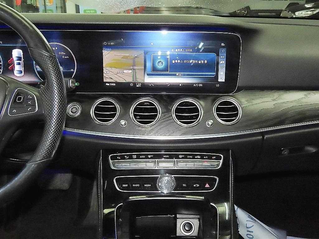 벤츠 E 클래스 E-클래스 W213 E300 4MATIC 익스클루시브 이미지 11