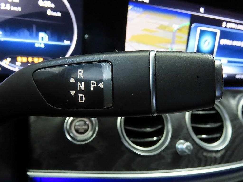 벤츠 E 클래스 E-클래스 W213 E300 4MATIC 익스클루시브 이미지 12