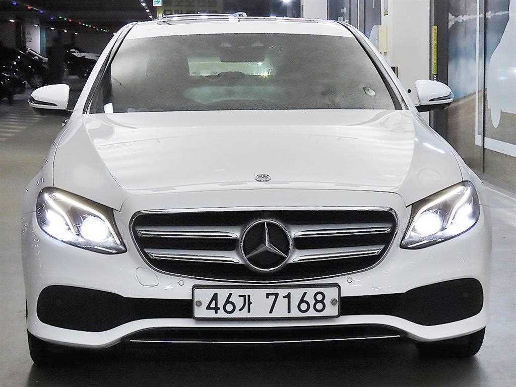 벤츠 E 클래스 E-클래스 W213 E300 4MATIC 익스클루시브 이미지 2