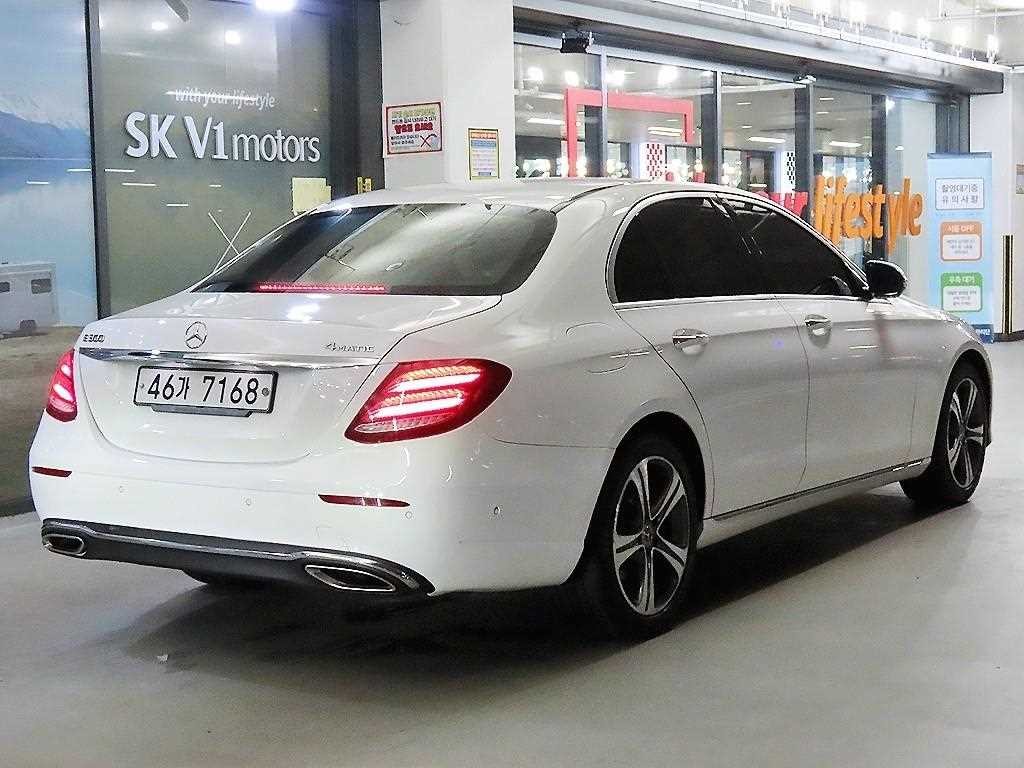 벤츠 E 클래스 E-클래스 W213 E300 4MATIC 익스클루시브 이미지 4
