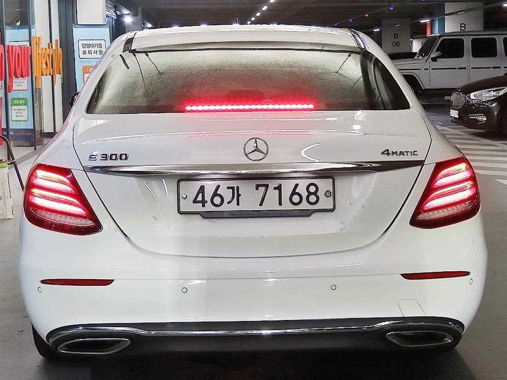 벤츠 E 클래스 E-클래스 W213 E300 4MATIC 익스클루시브 이미지 5