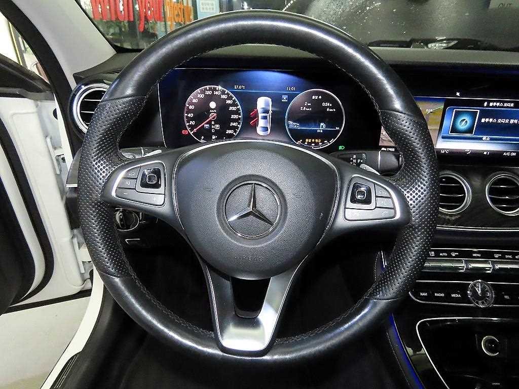 벤츠 E 클래스 E-클래스 W213 E300 4MATIC 익스클루시브 이미지 8
