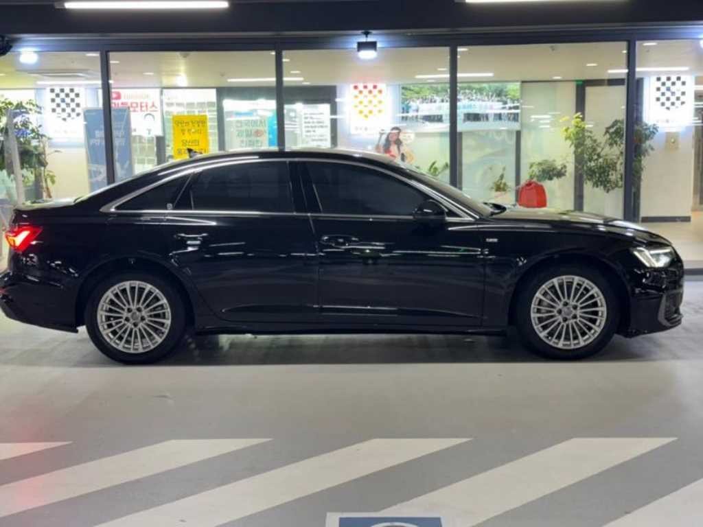 아우디 A6 A6 (C8) 45 TFSI 콰트로 프리미엄 이미지 3