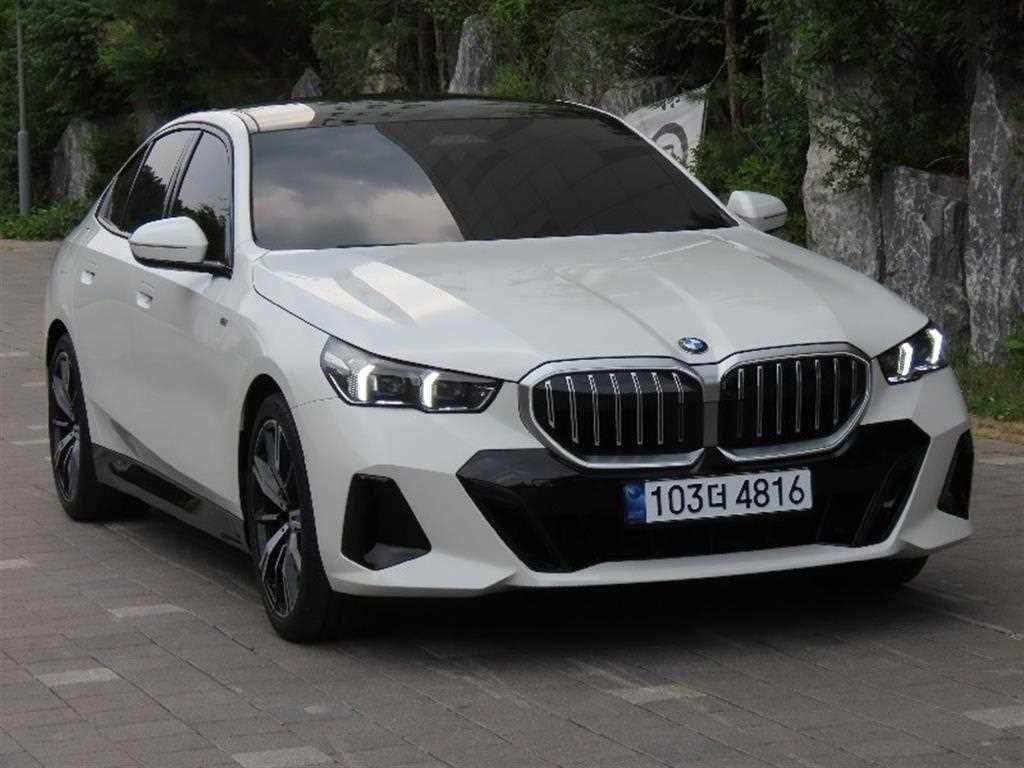 BMW 5시리즈 5시리즈 (G60) 530i xDrive M 스포츠 이미지 2