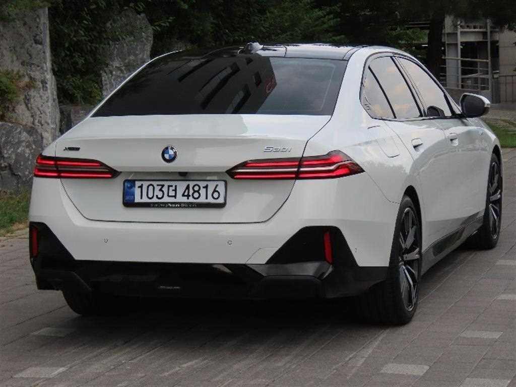 BMW 5시리즈 5시리즈 (G60) 530i xDrive M 스포츠 이미지 3