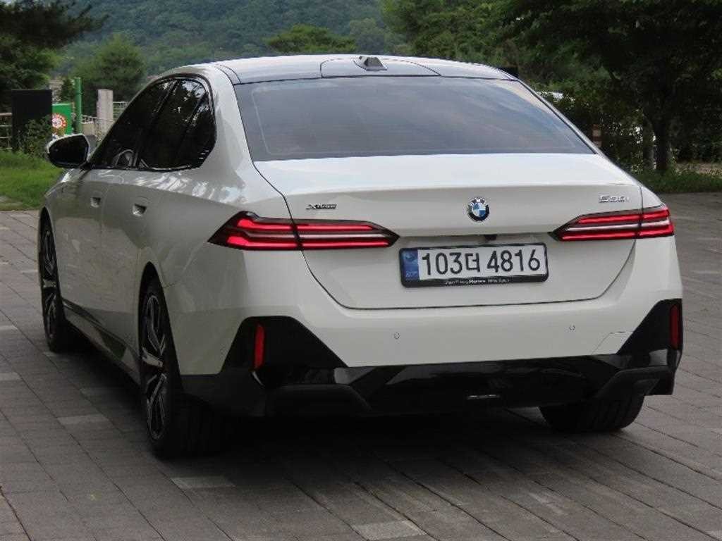 BMW 5시리즈 5시리즈 (G60) 530i xDrive M 스포츠 이미지 4