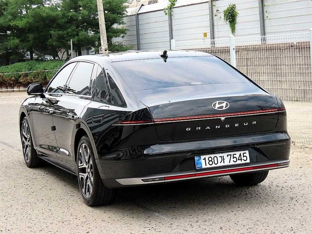 현대 그랜저 그랜저 (GN7) 가솔린 2.5 2WD 익스클루시브 이미지 3