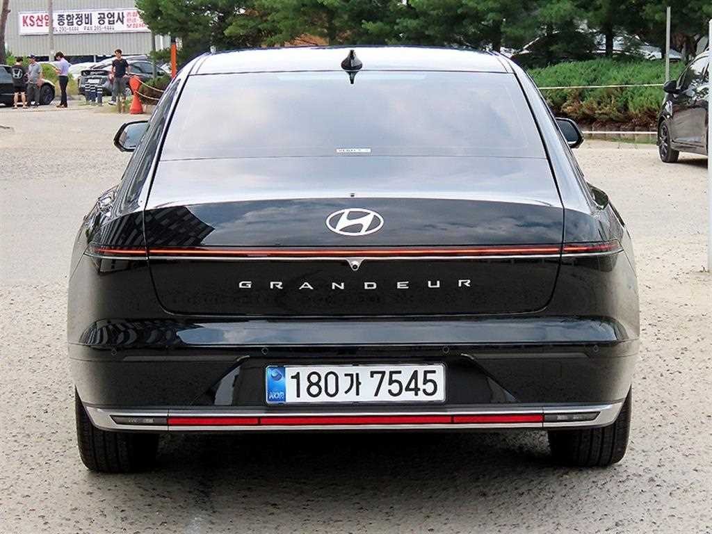 현대 그랜저 그랜저 (GN7) 가솔린 2.5 2WD 익스클루시브 이미지 4