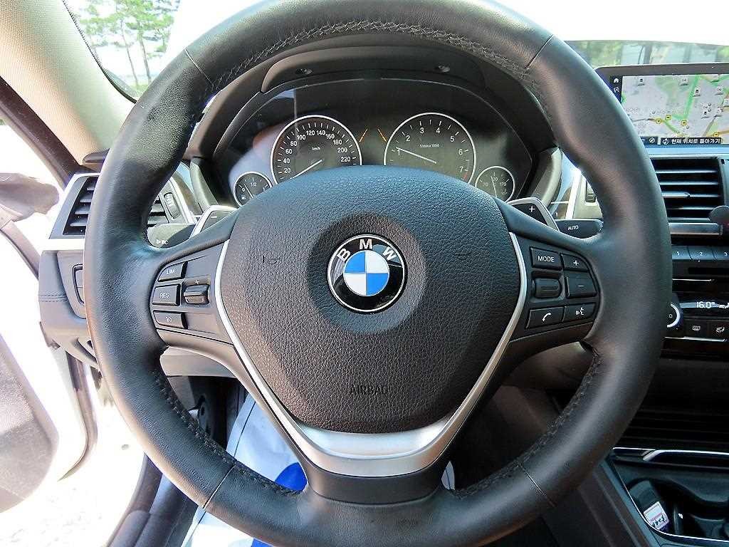 BMW 4시리즈 4시리즈 (F32) 420i 그란쿠페 럭셔리 이미지 8