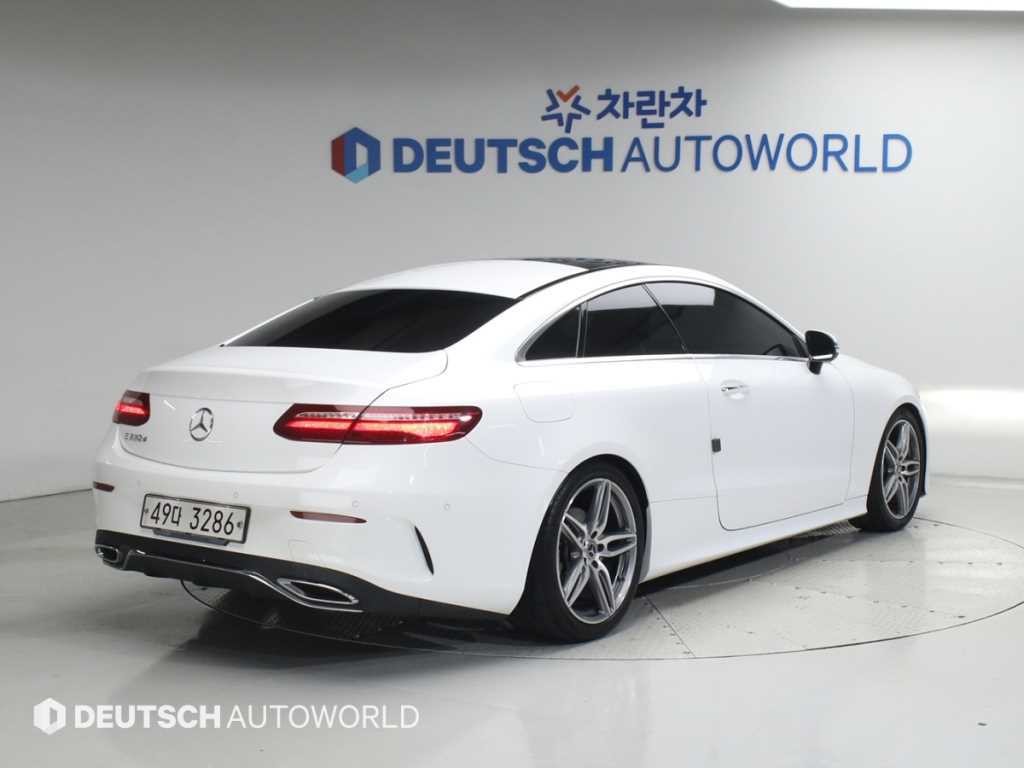 벤츠 E 클래스 E-클래스 W213 E220d 쿠페 이미지 3