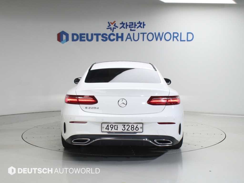 벤츠 E 클래스 E-클래스 W213 E220d 쿠페 이미지 4