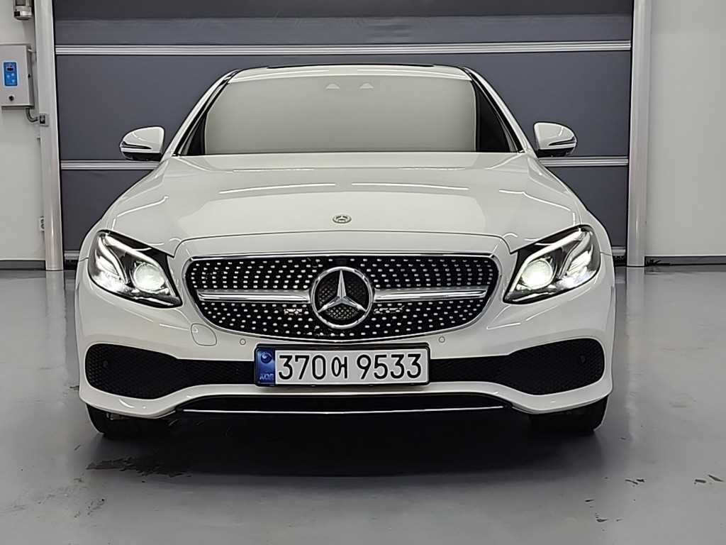 벤츠 E 클래스 E-클래스 W213 E300 4MATIC 아방가르드 이미지 2