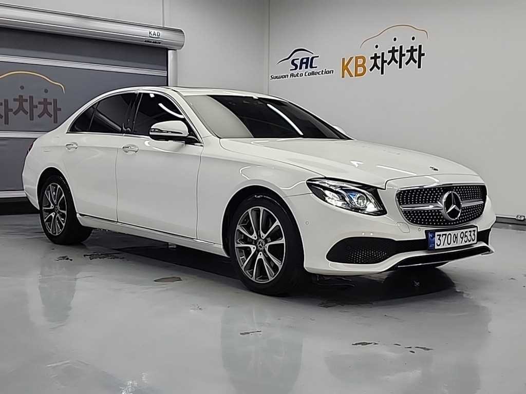 벤츠 E 클래스 E-클래스 W213 E300 4MATIC 아방가르드 이미지 4