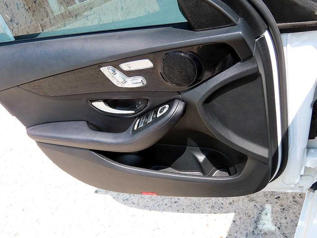 벤츠 C 클래스 C클래스 W205 C200 이미지 11