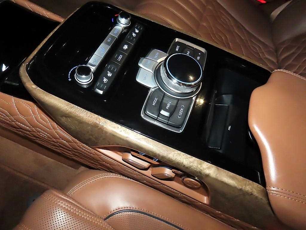 제네시스 G90 5.0 GDI AWD 리무진 프레스티지 이미지 14