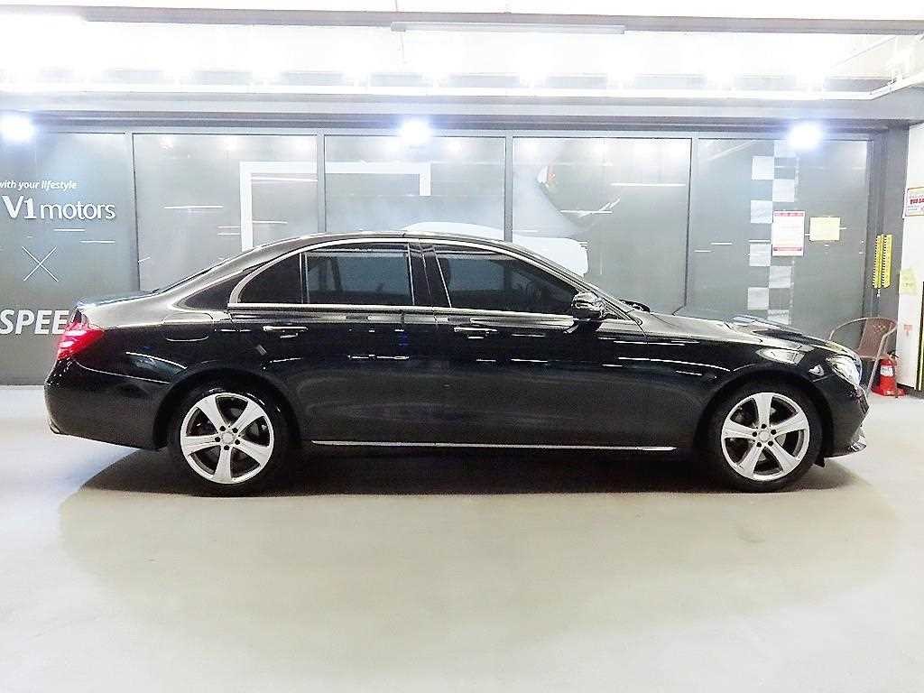 벤츠 E 클래스 E-클래스 W213 E200 아방가르드 이미지 3
