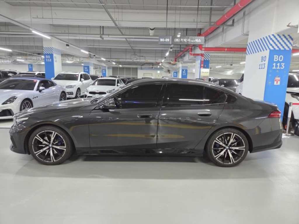 BMW 5시리즈 5시리즈 (G60) 530i xDrive M 스포츠 이미지 2