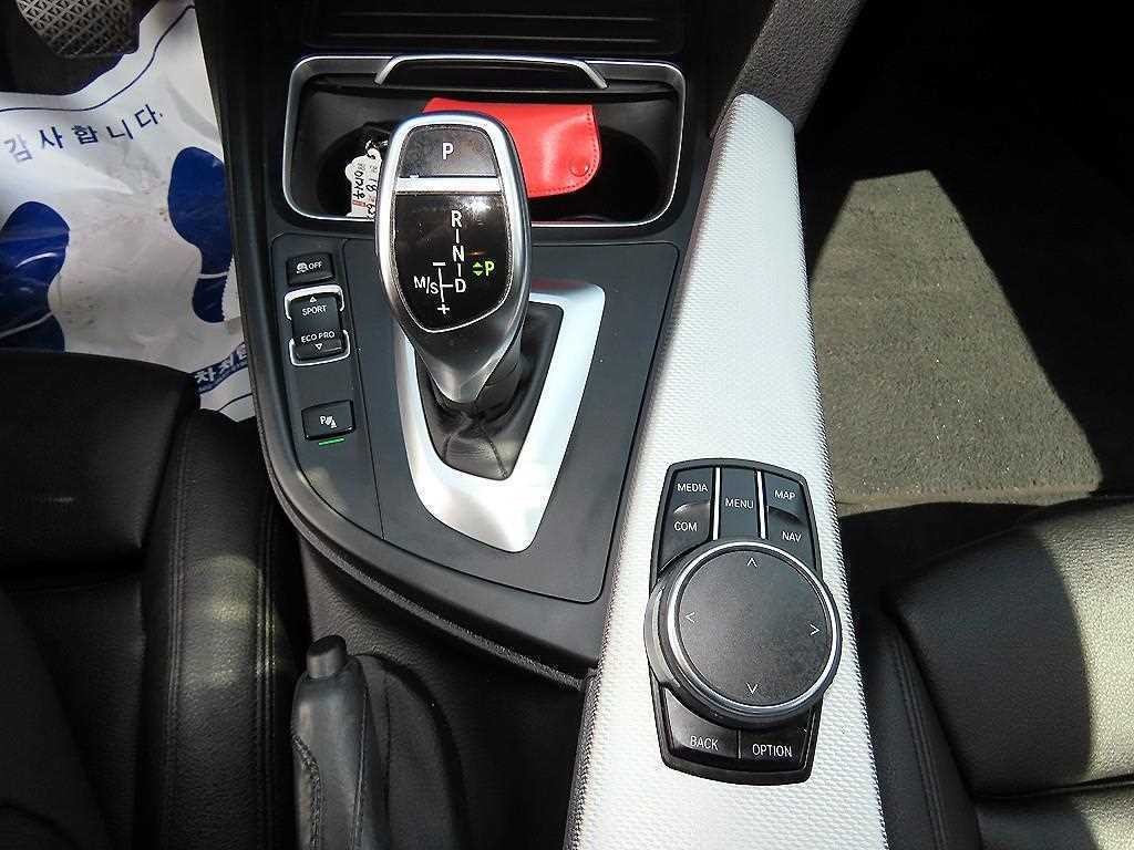 BMW 3시리즈 3시리즈 (F30) 320i M 스포츠 이미지 11