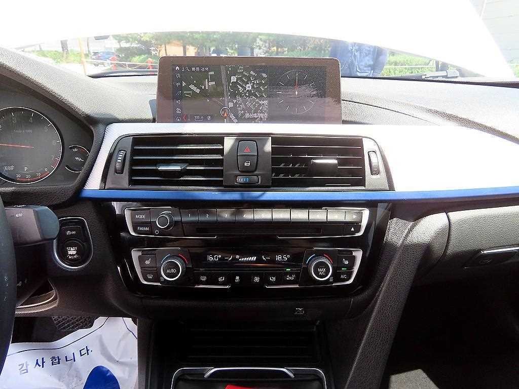 BMW 3시리즈 3시리즈 (F30) 320i M 스포츠 이미지 13