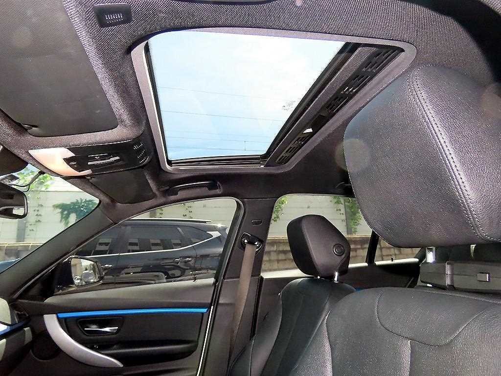 BMW 3시리즈 3시리즈 (F30) 320i M 스포츠 이미지 18