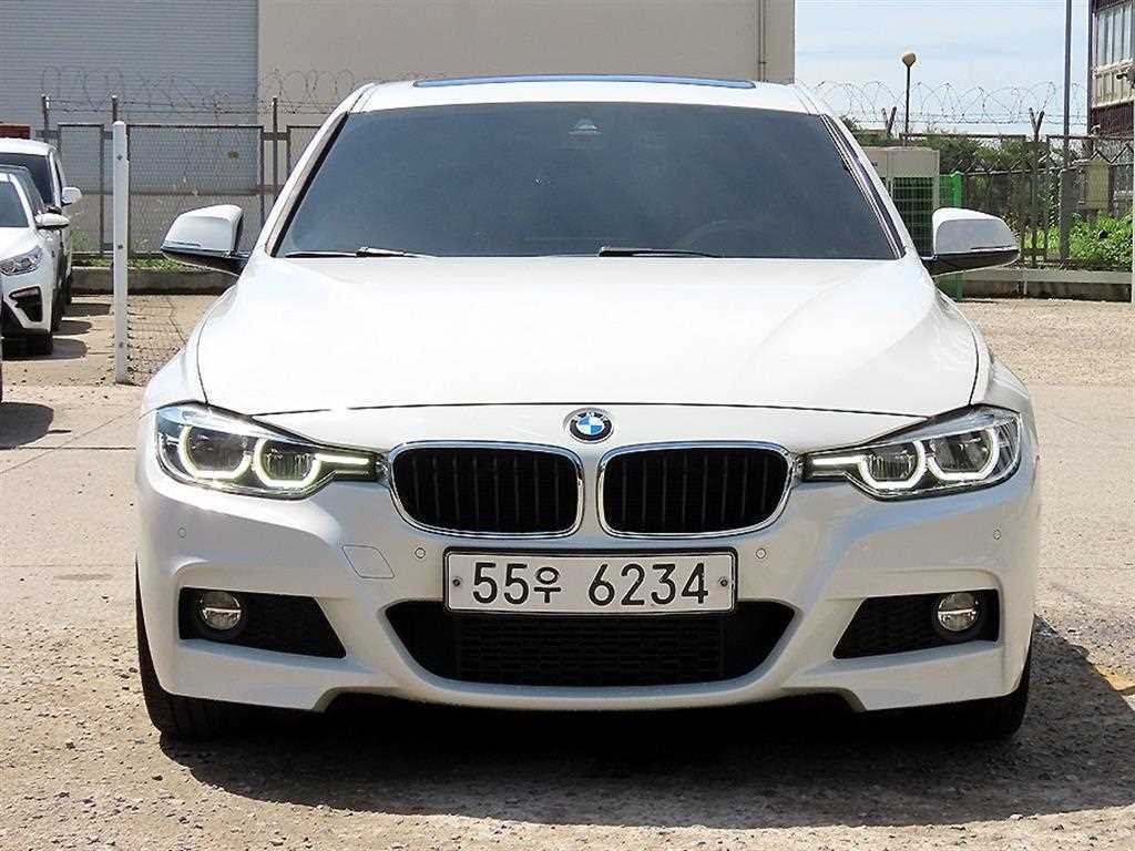 BMW 3시리즈 3시리즈 (F30) 320i M 스포츠 이미지 2