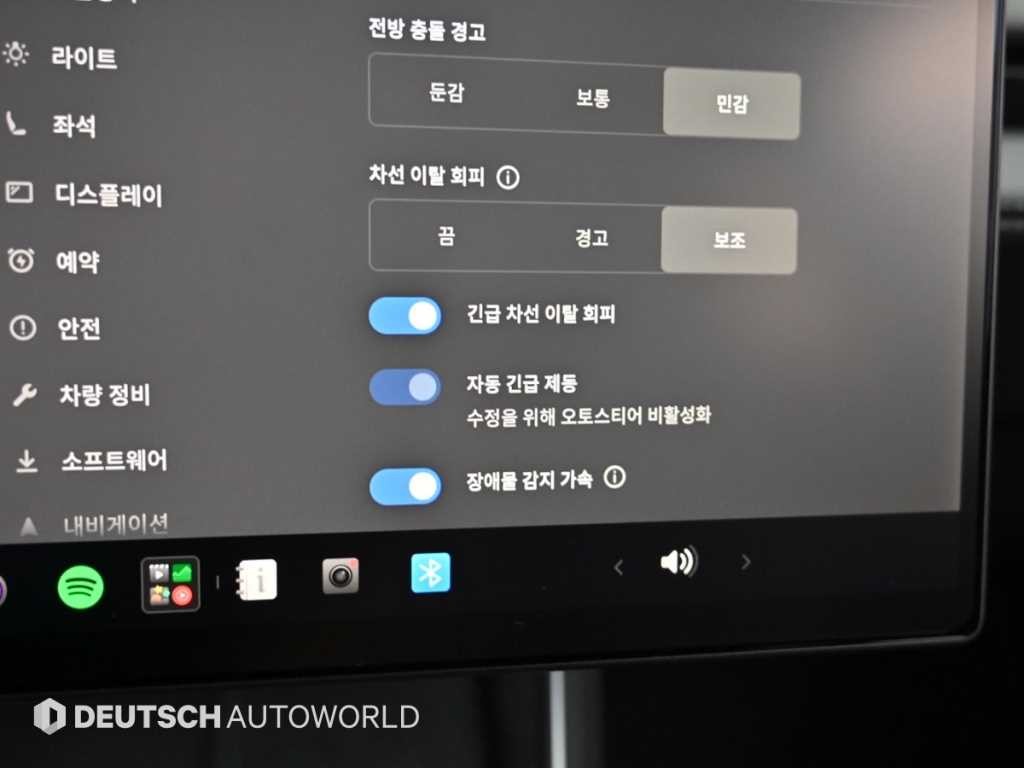 테슬라 모델 Y 프리미엄 RWD 이미지 17
