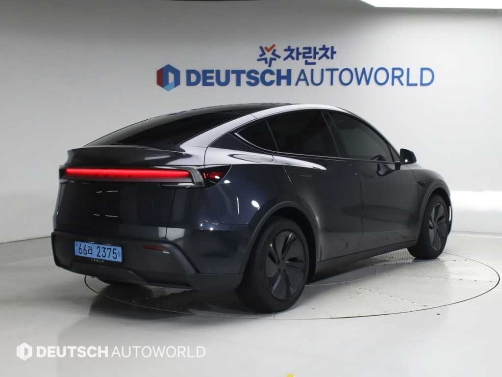 테슬라 모델 Y 프리미엄 RWD 이미지 2