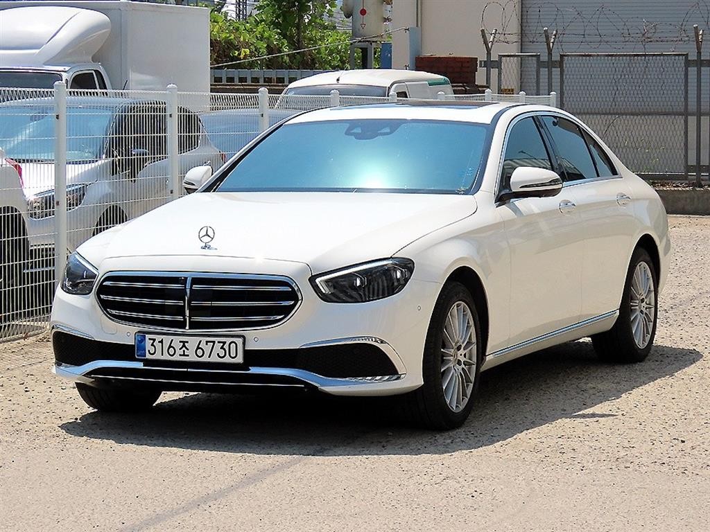 벤츠 E 클래스 E-클래스 W213 E220d 4MATIC 익스클루시브 이미지 2