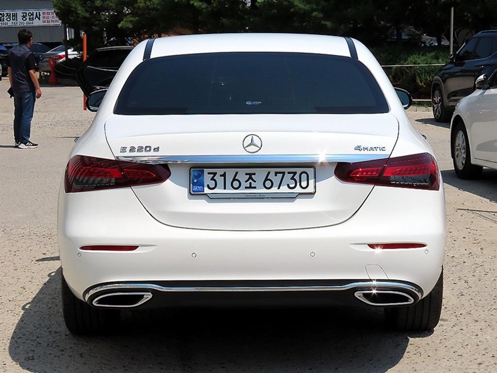 벤츠 E 클래스 E-클래스 W213 E220d 4MATIC 익스클루시브 이미지 4