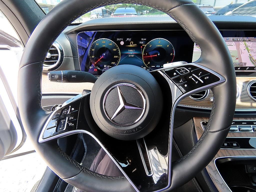 벤츠 E 클래스 E-클래스 W213 E220d 4MATIC 익스클루시브 이미지 8