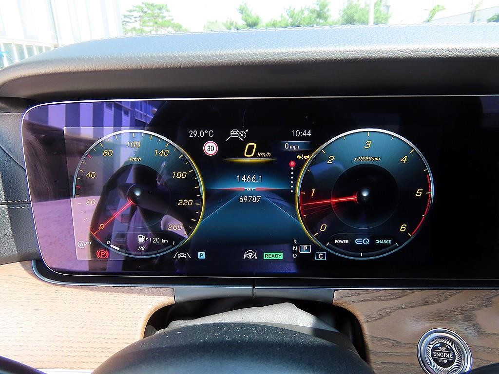 벤츠 E 클래스 E-클래스 W213 E220d 4MATIC 익스클루시브 이미지 9