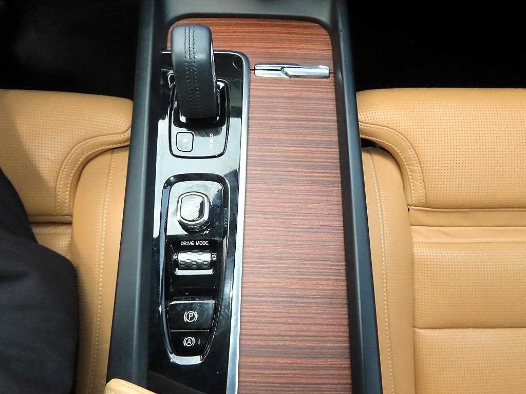 볼보 V60 V60 크로스 컨트리 2세대 2.0 B5 프로 AWD 이미지 11