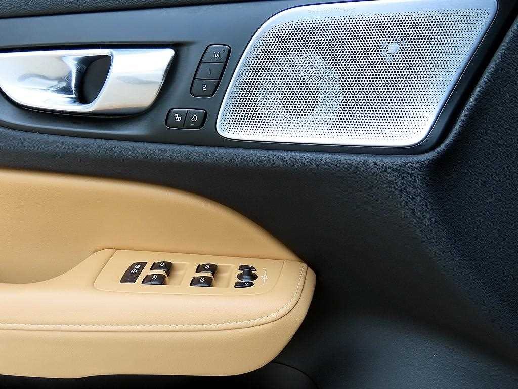 볼보 V60 V60 크로스 컨트리 2세대 2.0 B5 프로 AWD 이미지 12