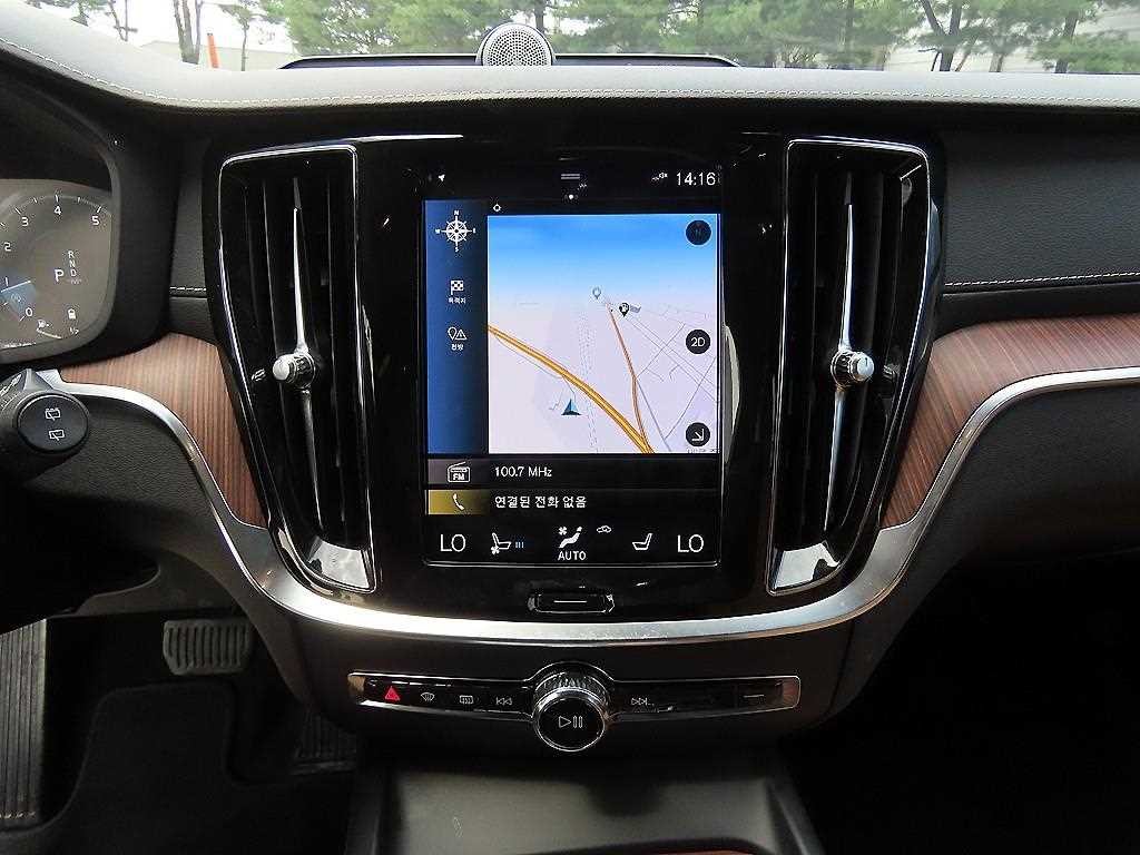 볼보 V60 V60 크로스 컨트리 2세대 2.0 B5 프로 AWD 이미지 14