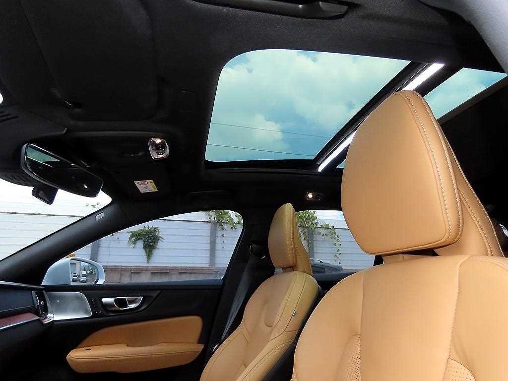 볼보 V60 V60 크로스 컨트리 2세대 2.0 B5 프로 AWD 이미지 17