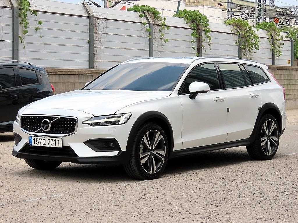 볼보 V60 V60 크로스 컨트리 2세대 2.0 B5 프로 AWD 이미지 2
