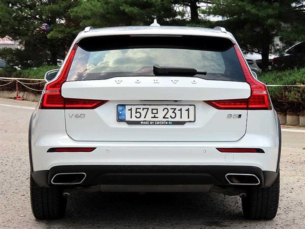 볼보 V60 V60 크로스 컨트리 2세대 2.0 B5 프로 AWD 이미지 4