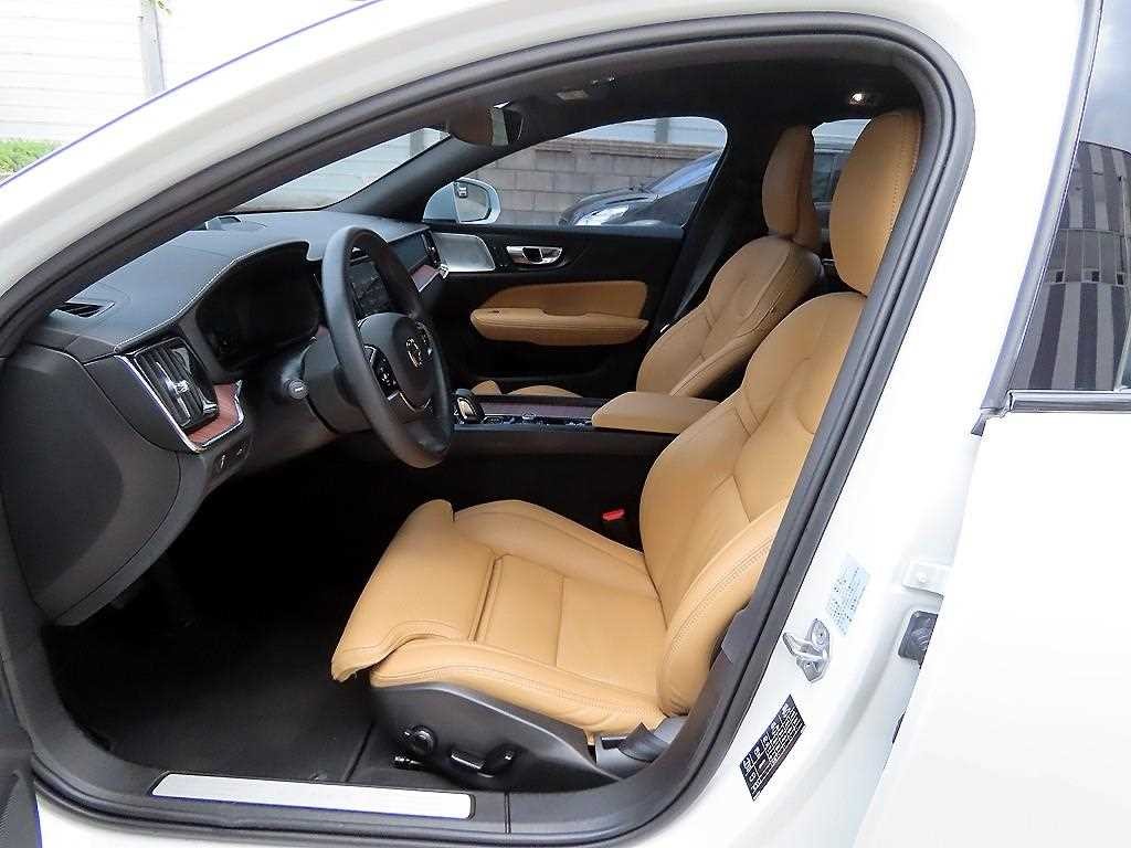 볼보 V60 V60 크로스 컨트리 2세대 2.0 B5 프로 AWD 이미지 5