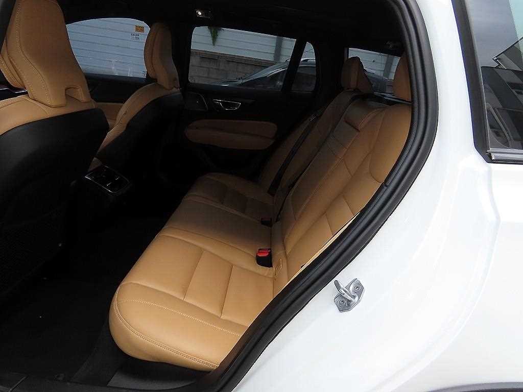 볼보 V60 V60 크로스 컨트리 2세대 2.0 B5 프로 AWD 이미지 6