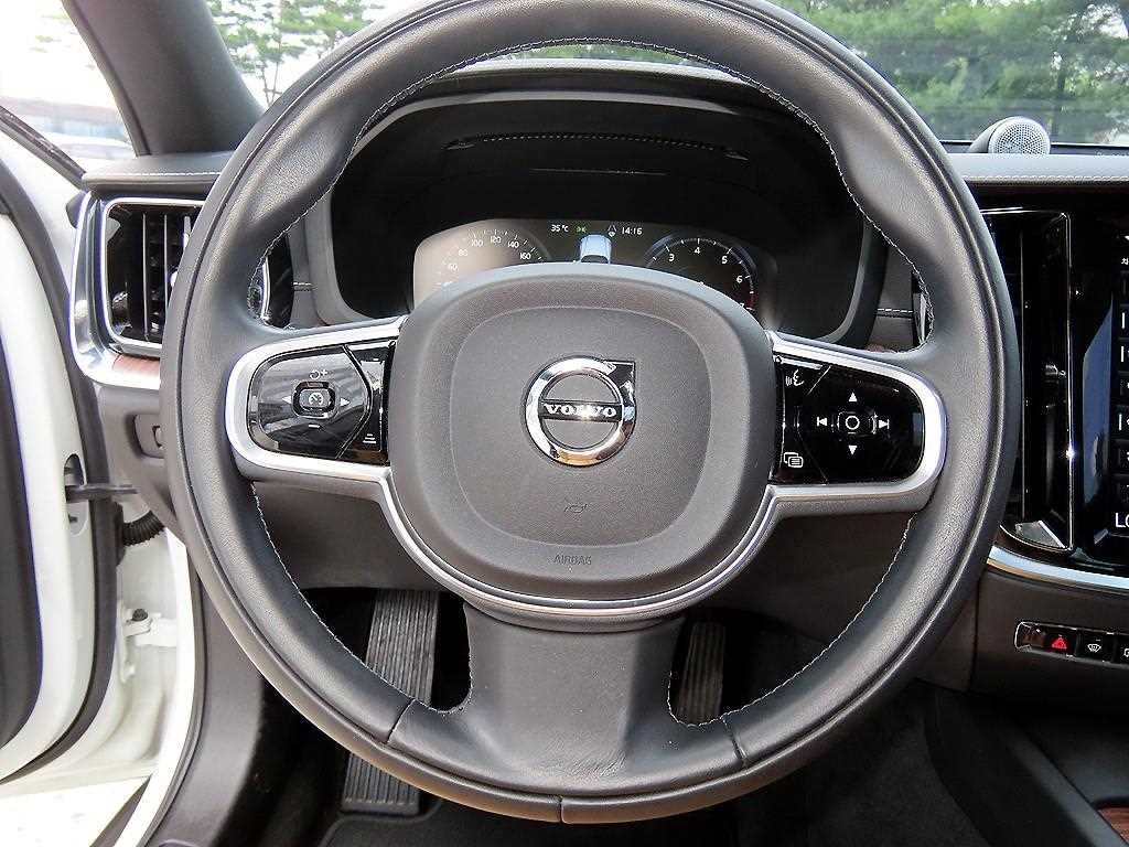 볼보 V60 V60 크로스 컨트리 2세대 2.0 B5 프로 AWD 이미지 8