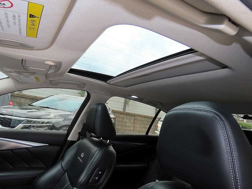 인피니티 Q Q50 3.5 하이브리드 에센스 이미지 17