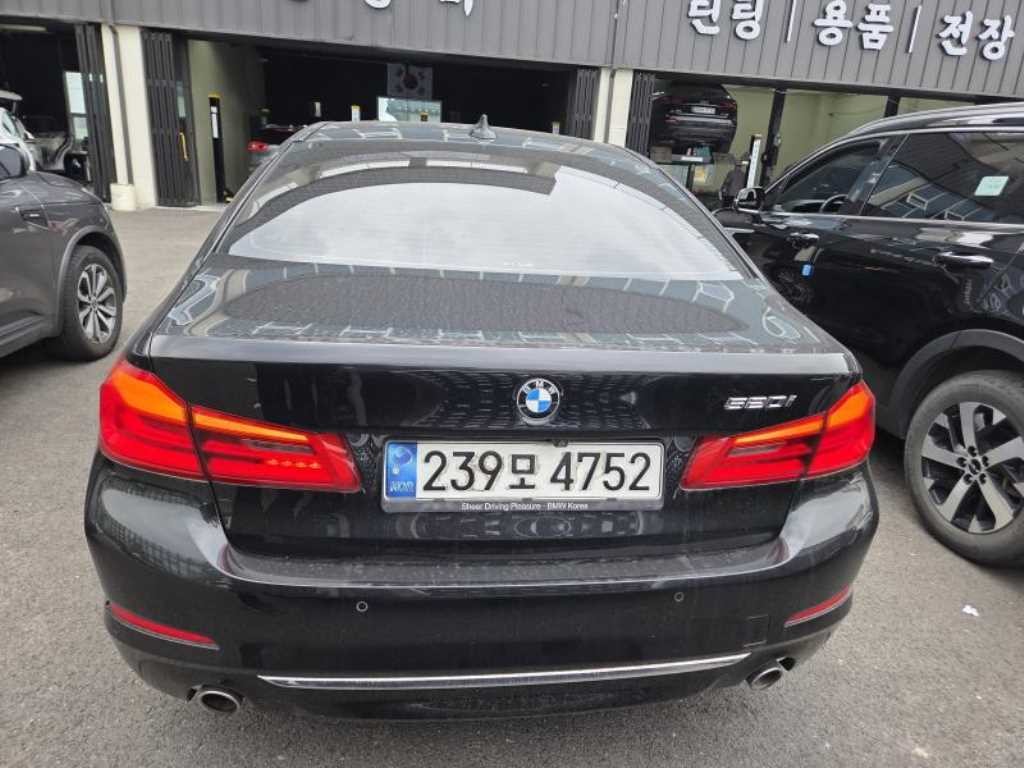 BMW 5시리즈 5시리즈 (G30) 520i 럭셔리 이미지 2