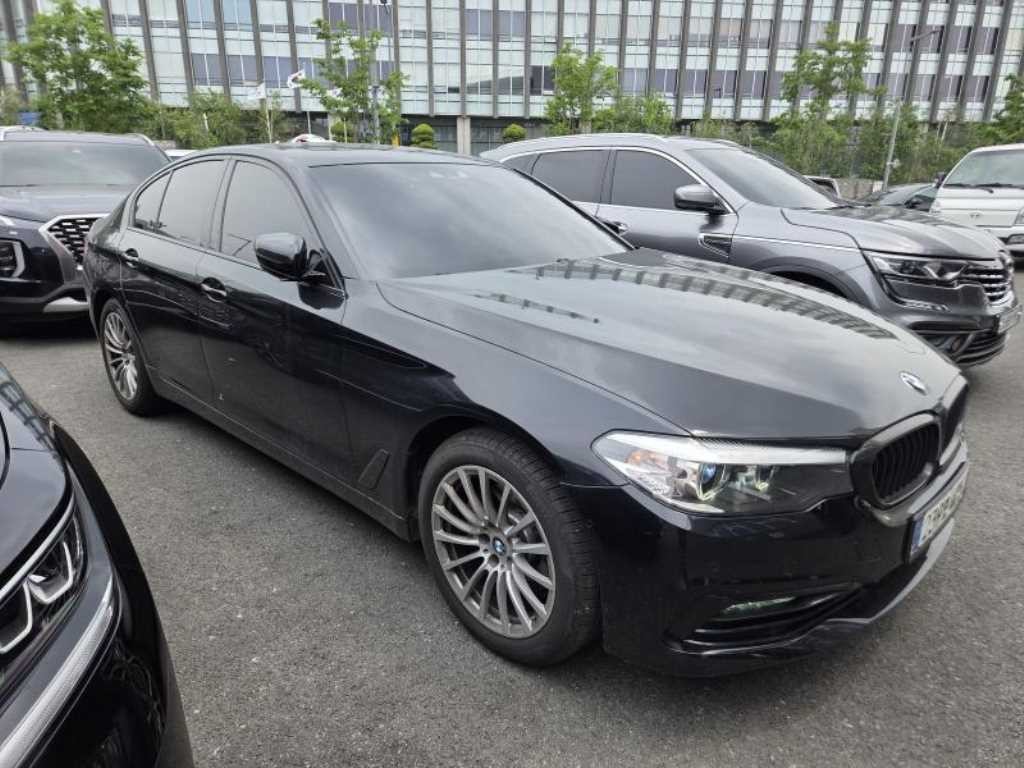 BMW 5시리즈 5시리즈 (G30) 520i 럭셔리 이미지 4