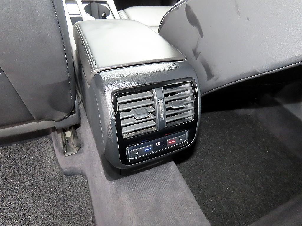 폭스바겐 아테온 2.0 TDI 엘레강스 프레스티지 이미지 15