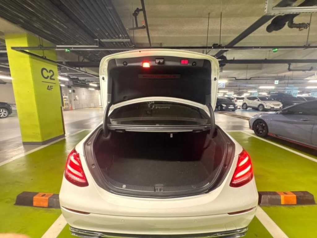 벤츠 E 클래스 E-클래스 W213 E220d 아방가르드 이미지 12