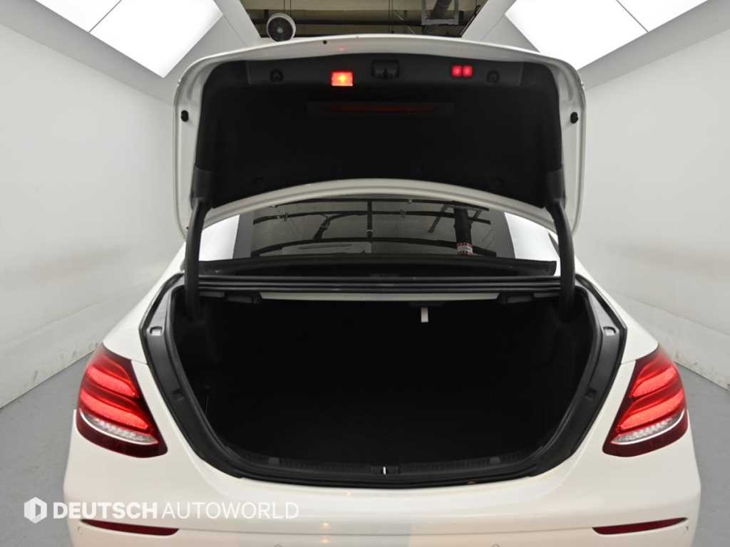 벤츠 E 클래스 E-클래스 W213 E220d 아방가르드 이미지 19