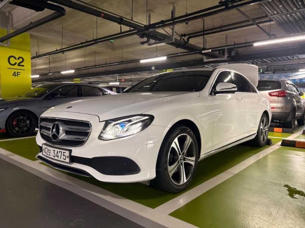 벤츠 E 클래스 E-클래스 W213 E220d 아방가르드 이미지 2