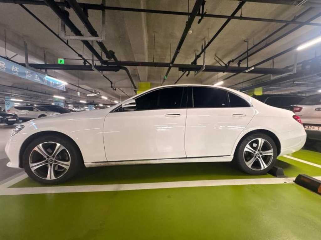 벤츠 E 클래스 E-클래스 W213 E220d 아방가르드 이미지 3