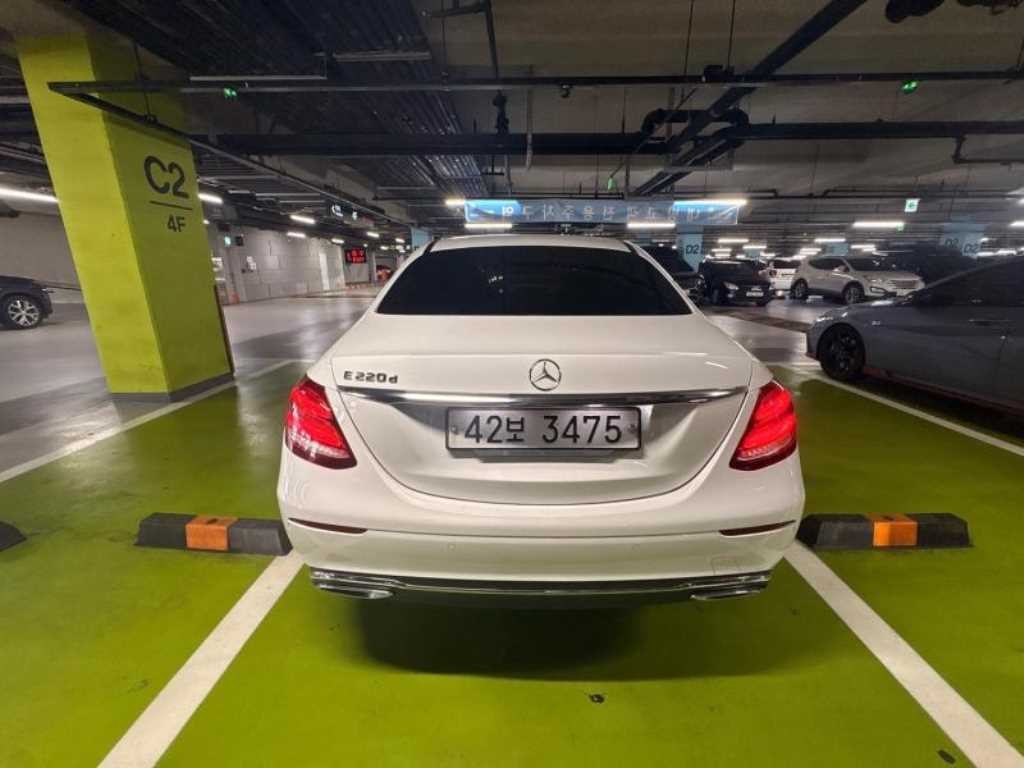 벤츠 E 클래스 E-클래스 W213 E220d 아방가르드 이미지 5